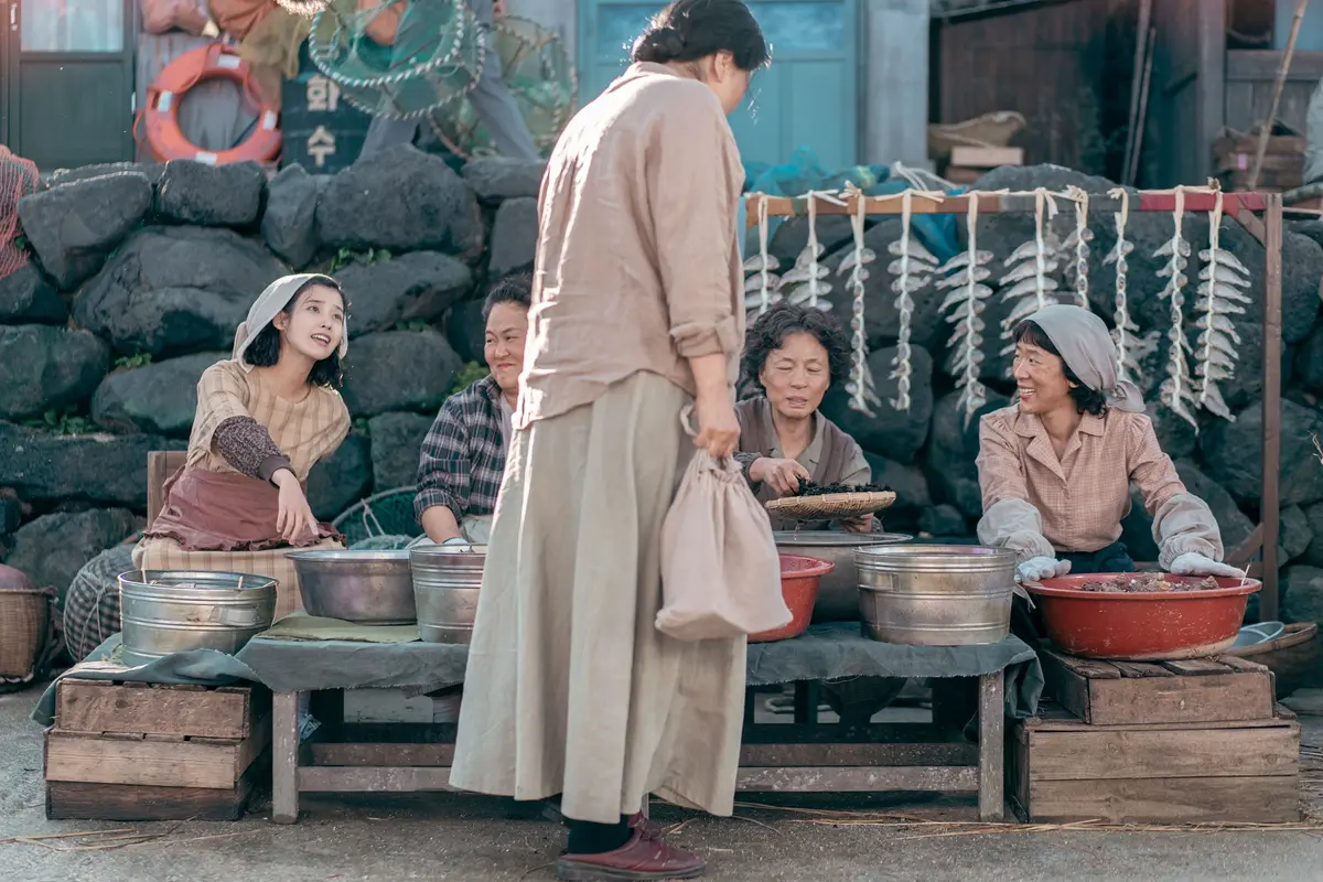 「おつかれさま」のIU