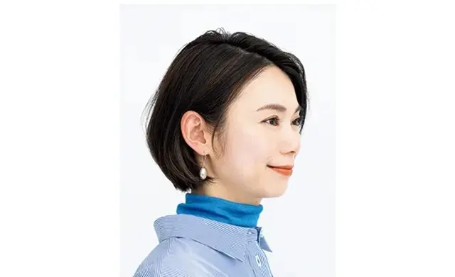 かき上げ風シルエットで冬服映え【50代髪型・ヘアスタイル】