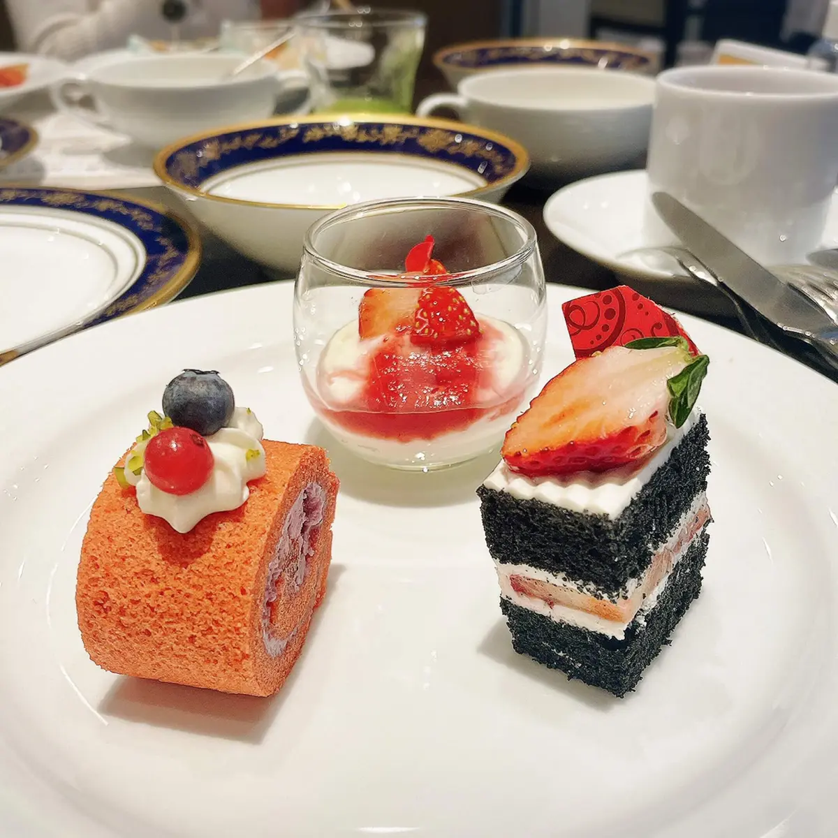 ランチビュッフェのケーキやブラマンジェ。