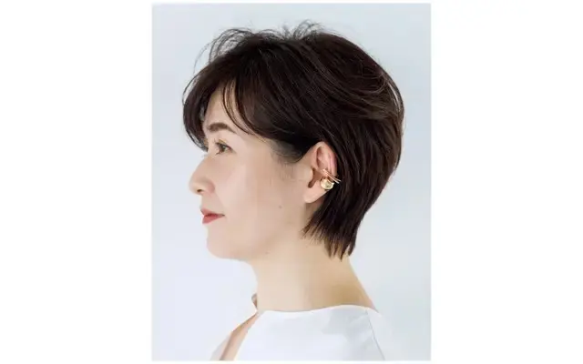 【50代髪型・ヘアスタイル】ウルフを取り入れたメリハリ“こなれショート”