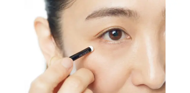 目まわりのシミを消す