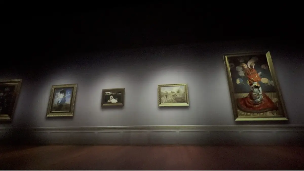 話題の没入体験型ミュージアムと、図書館内の画像_9