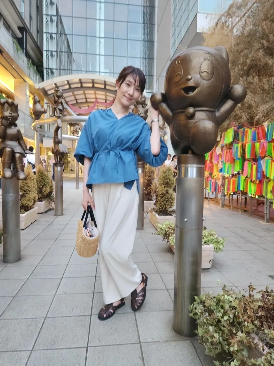 ドラミちゃんと私。後ろにはしずかちゃんもいます。