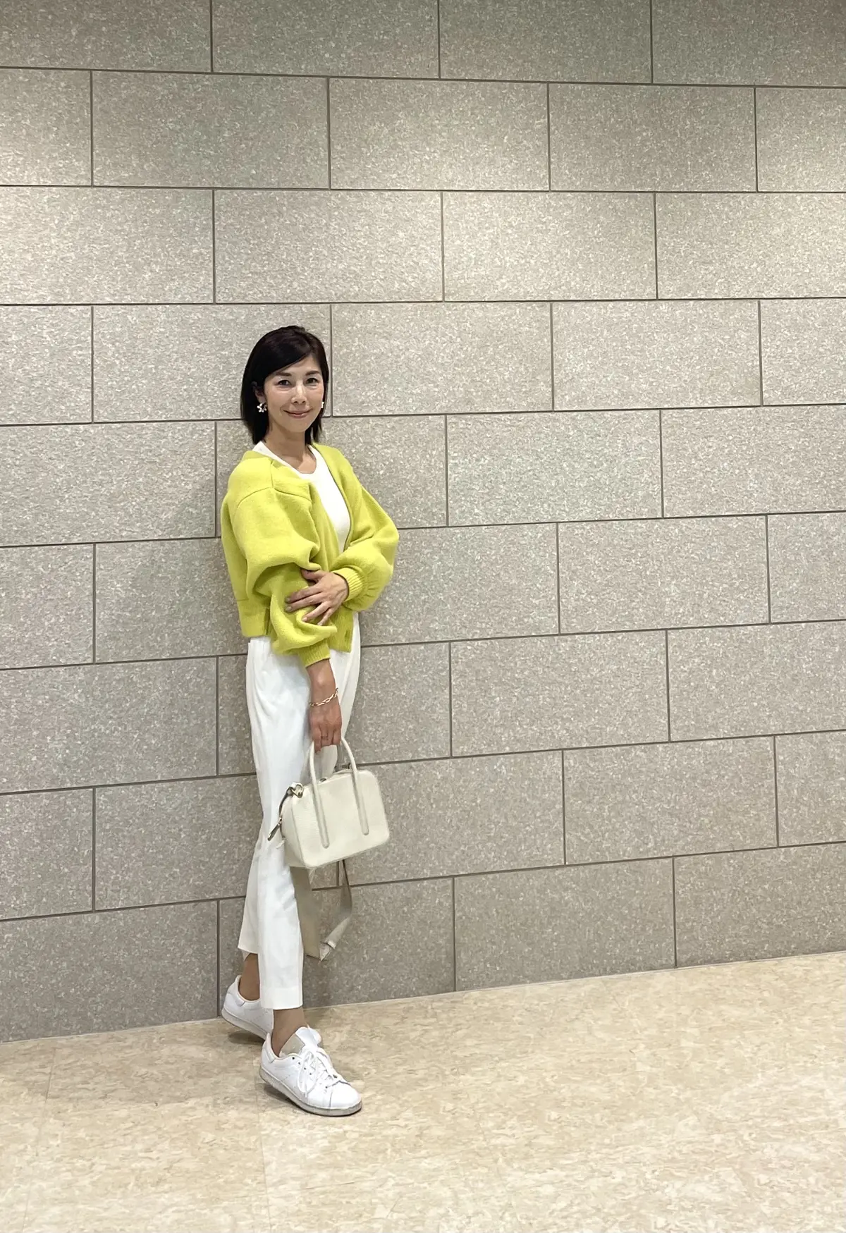 ENFOLDのいいパンツでホワイトコーデの画像_2