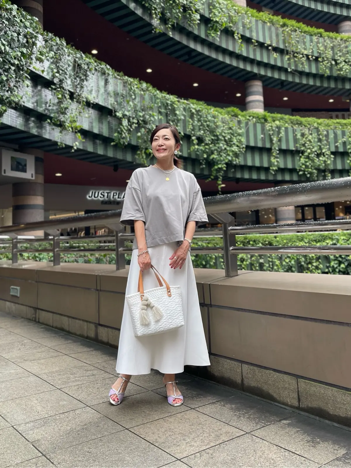 村上佳世子さん×SLOANEコラボTシャの画像_3