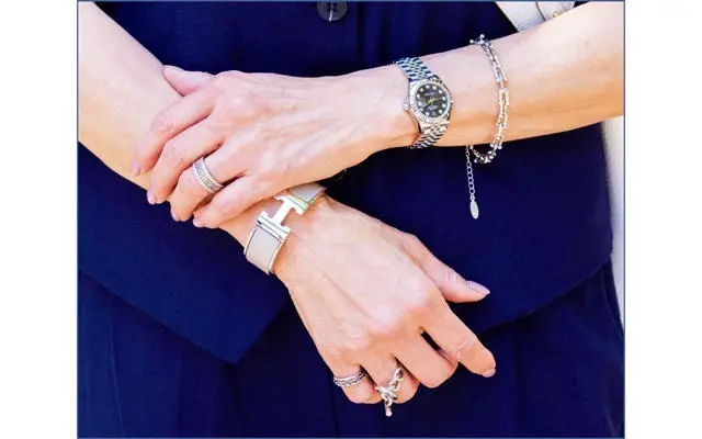 おしゃれな50代夏のジュエリーコーデ