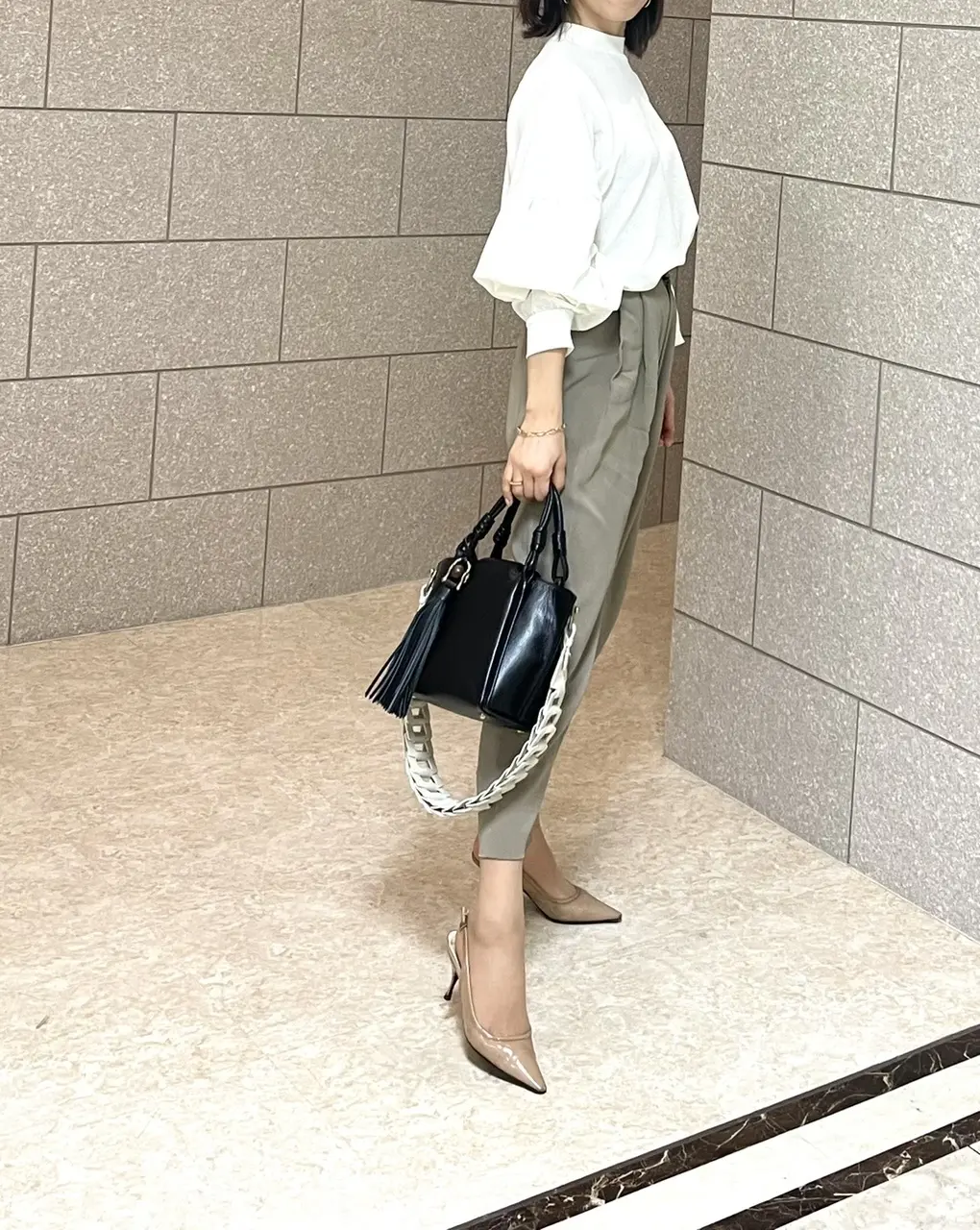 カジュアルな白の魅力の画像_1