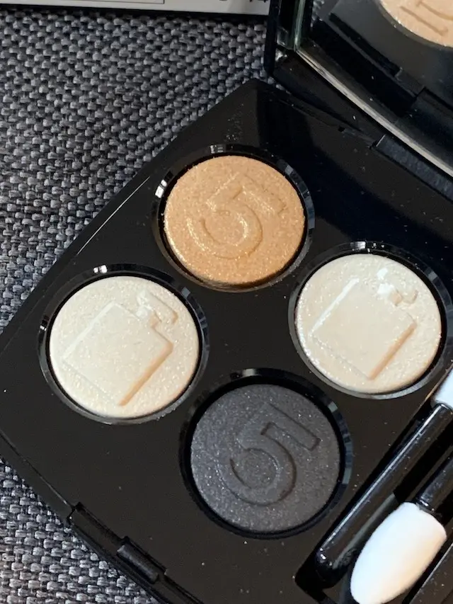 CHANEL　クリスマスコフレ　ホリデーメークアップコレクション　レキャトルオンブル　２０２１限定　特別限定品