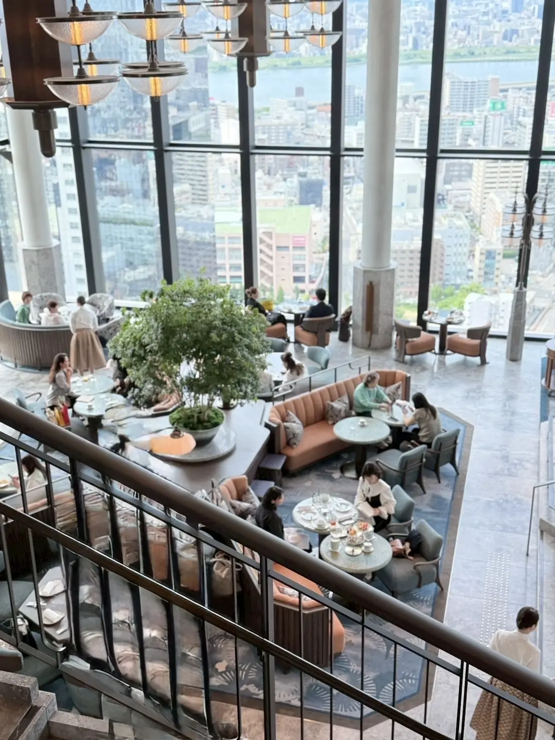 ウォルドーフ・アストリア大阪、そのシグネチャーラウンジ「ピーコックアレー」