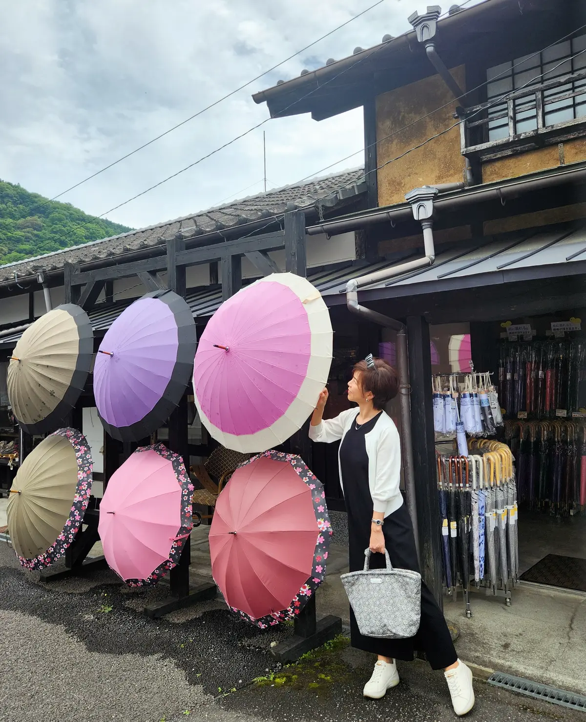 途中、素敵な傘のお店を発見！