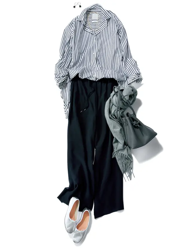 ストライプ柄のロング丈シャツとセミワイドパンツのコーデ