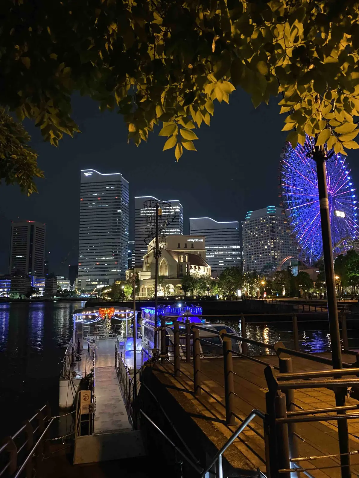 相性抜群ネイビー×カーキと横浜夜景の画像_2