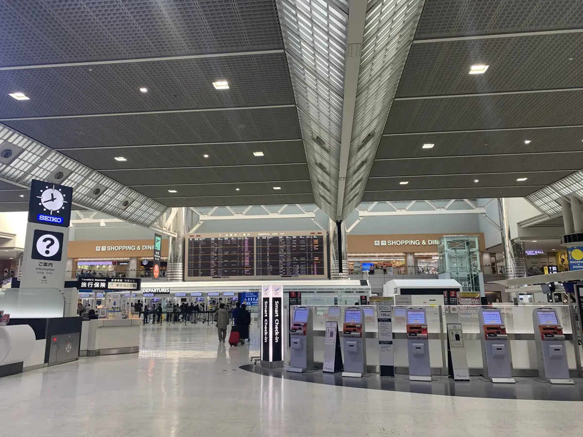 成田国際空港出発ロビー