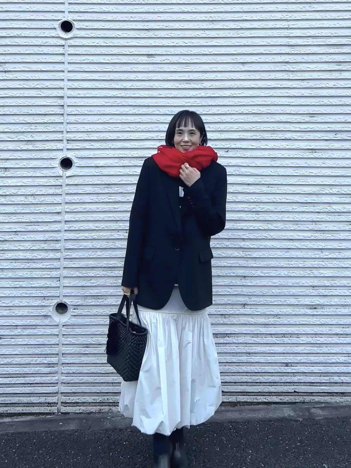 思い切って髪色をトーンダウンしたら黒い服の画像_8