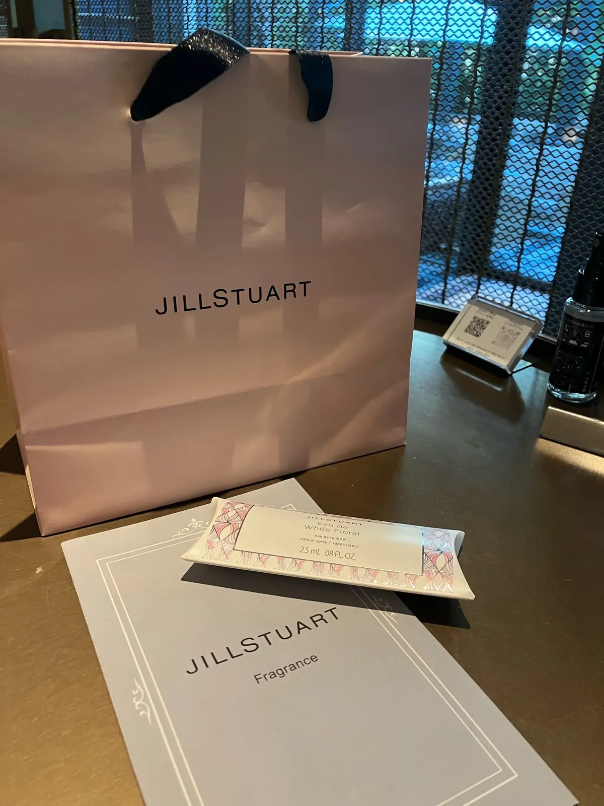 ヌン活　キンプトン新宿東京　ジルスチュアート　アフタヌーンティー　ホワイトフローラル　西新宿　新宿　ナチュラルビューティーベーシック　黒ワンピ