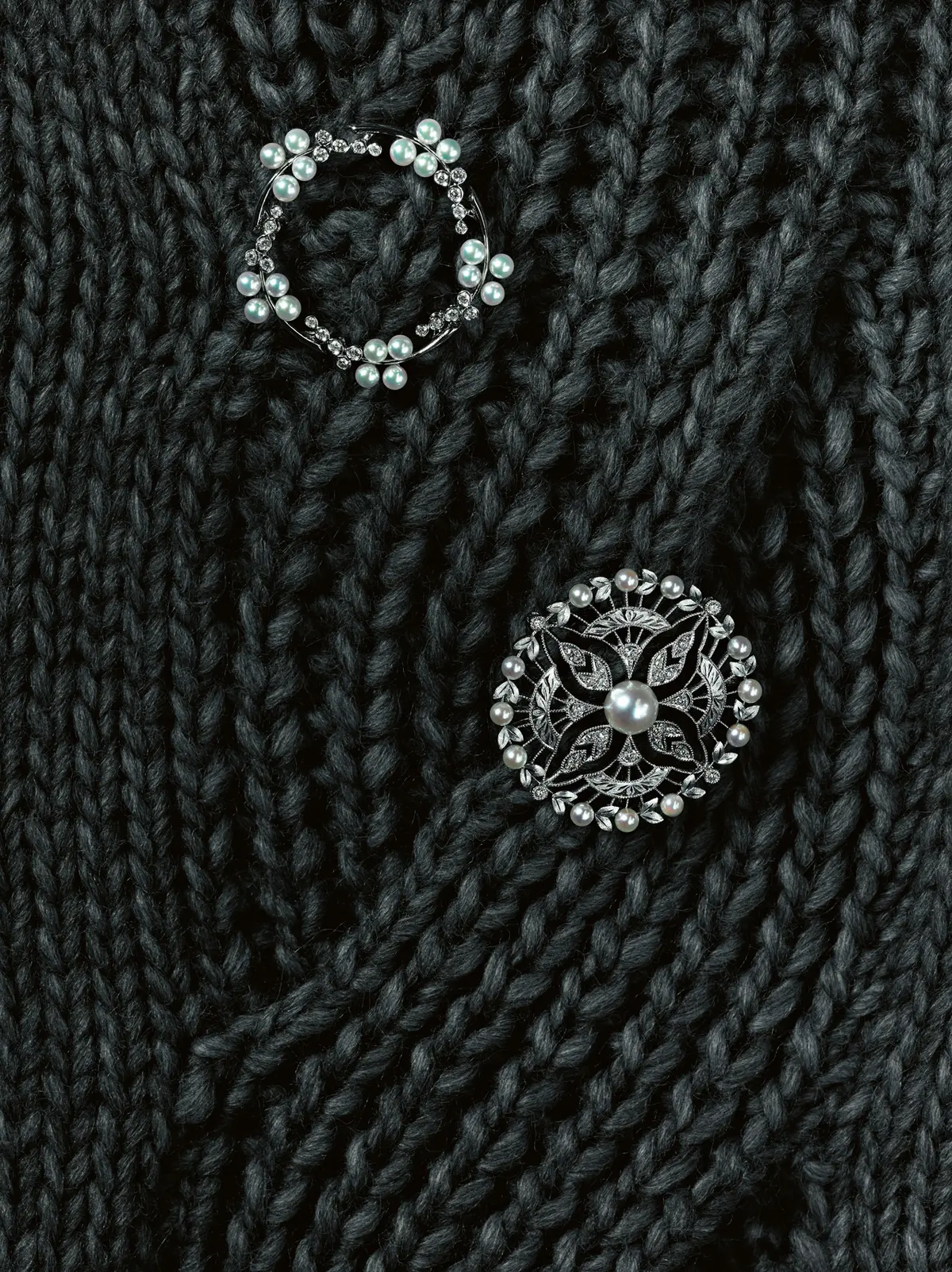 ブローチで、冬のカジュアル服にニュアンスの画像_3