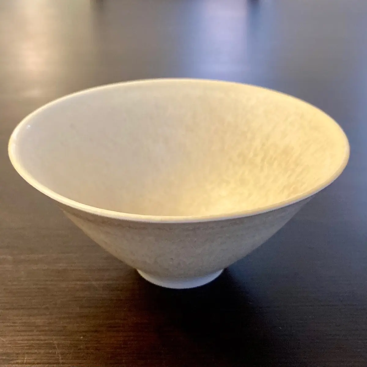 薄く繊細な茶碗