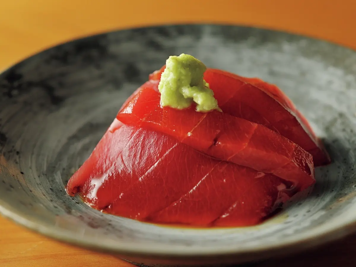 開業時から提供する本マグロのヅケ