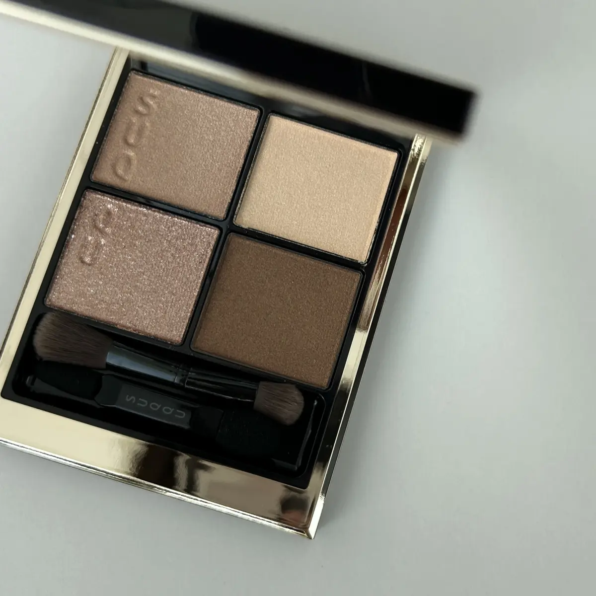 2025年春の新作シャドウ／①SUQQU／シグニチャー カラー アイズ 14 ￥7,700（１月24日発売）