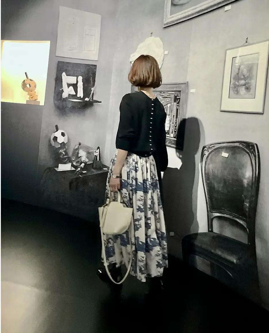 Dior展へは、トワルドジュイ柄スカートの画像_6