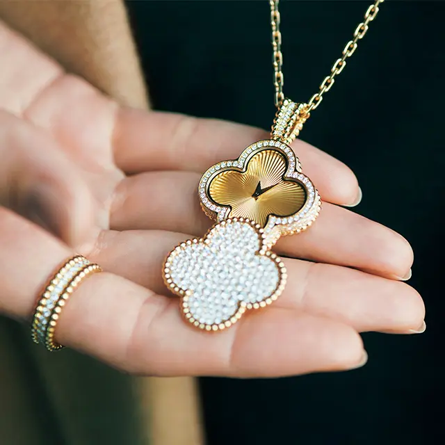 余裕を感じさせる大人のための、 贅沢で愛らしいシークレット時計