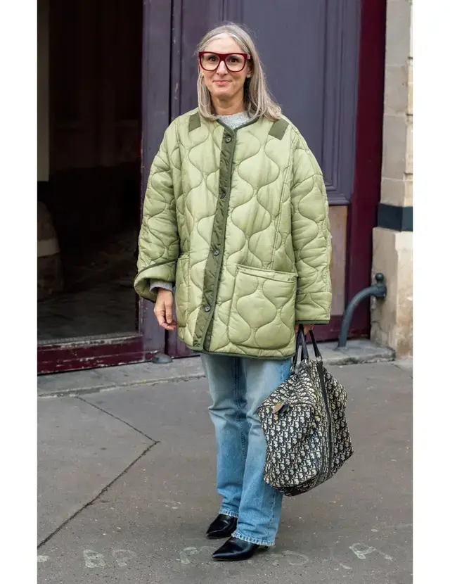 【パリマダムの冬スタイルSNAP】大人の余裕を漂わせるシックな「カーキ」の上級スタイリング