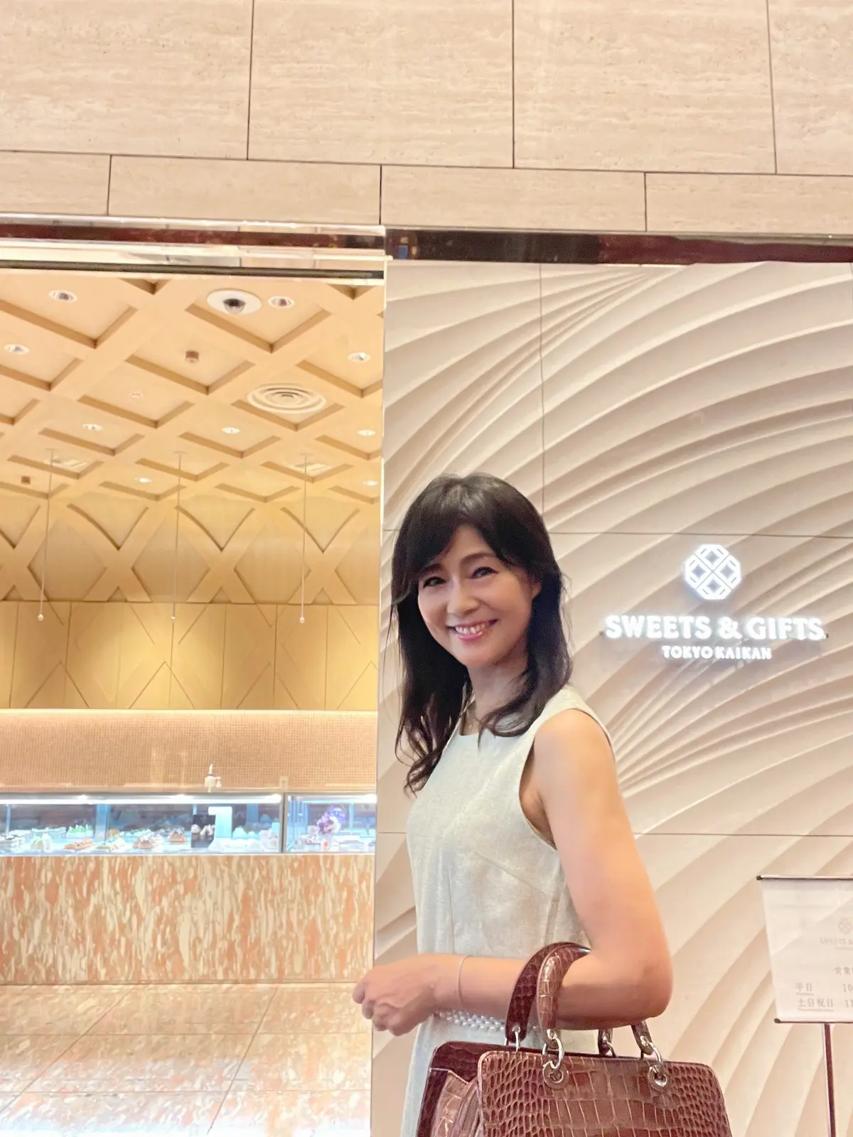 東京會舘、sweets & gifts、焦茶のバッグ、クロコダイル、ノースリーブワンピース、パステルグリーン、シアーグリーン、ボブ、ボブヘア