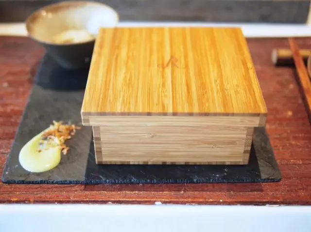 バーニャカウダ　蟹みそのソース　名古屋グルメ　愛知グルメ