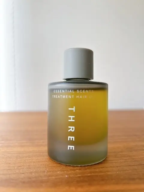 THREE エッセンシャルセンツ トリートメント ヘア オイル 30mL ￥3,960