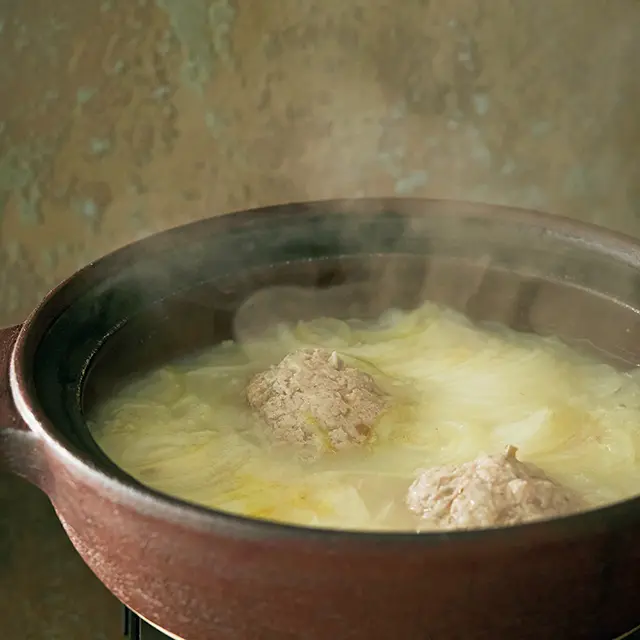 肉だんごは大きく、が私の定番。作る面倒なく、食べ応えあり。玉ねぎとすりおろしたれんこんで体を芯から温めて。