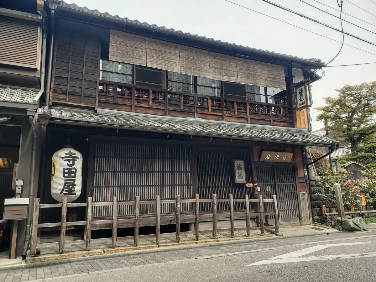 維新史の大舞台で、今も宿泊できるという旅館「寺田屋」