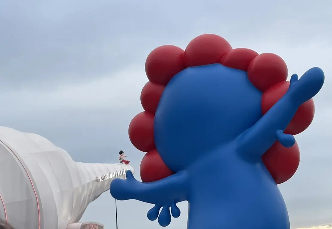 西ゲートミャクミャク＆アトム