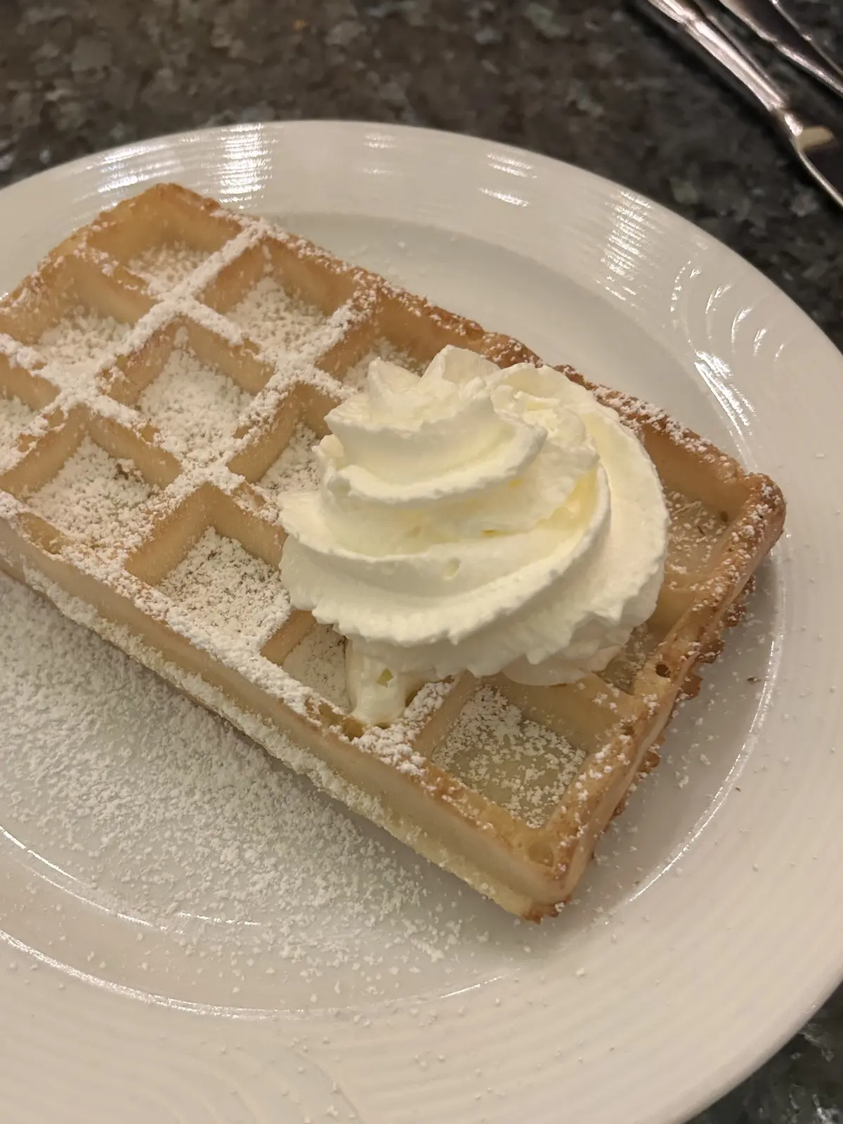 ブリュッセルの名店「La Roue D’or」　ベルギーワッフル　グランプラス