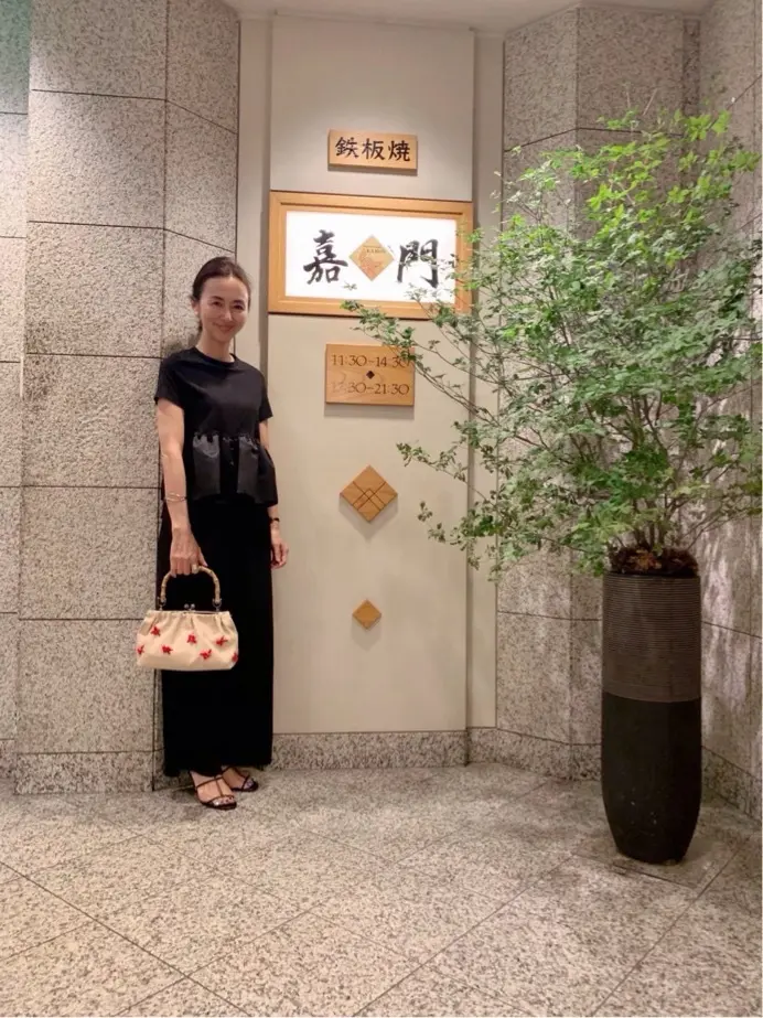 ZARAのブラックパンツで夏の黒スタイルの画像_2