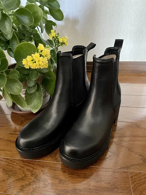 アンテプリマのサイドゴアブーツ