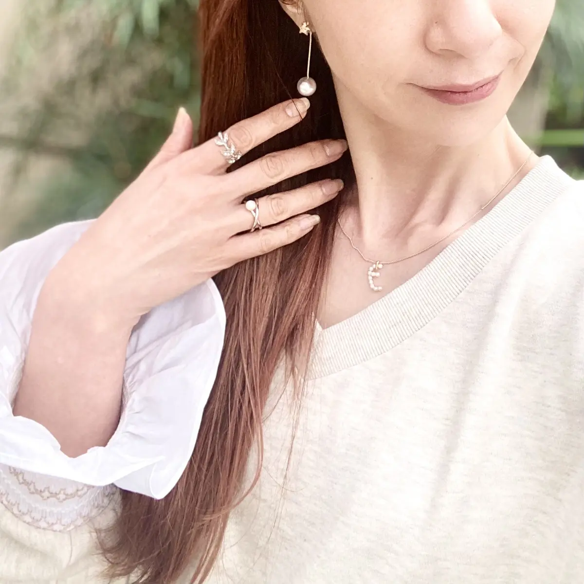 パールのアクセサリーと合わせて