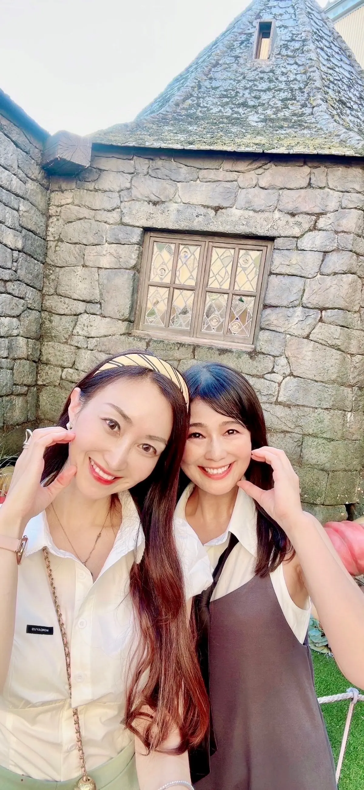 ハリーコーデ、可愛いハリーポッターコーデ、大人のハリポタコーデ、ハリポタ、ハリポタコーデ、可愛いハリポタコーデ、可愛いハリーコーデ、dress、アーベーベー、a.v.v、shoes、Feroux、シューズ、靴、sleeveless shirt、tie、SHEIN、bag、チェベレ、¡CHÉVERE！、シャツ、ノースリーブ、ノースリーブシャツ、ホワイトシャツ、白シャツ、タイ、ネクタイ、黒タイ、ロング、セミロング、ワンカール、黒髪、美髪、焦茶ヘア、こげ茶ヘア、ロングワンピース、ロングスカート、スカート、グレースカート、ハグリッドの家、、ワンピース、ワンピースコーデ、ワンピ、黒ワンピ、黒ワンピース、グレー、グレーワンピ、グレーワンピース、ダークグレー、秋服コーデ、残暑コーデ、秋、秋コーデ、ワーナーブラザース、スタジオツアー東京、ワーナーブラザーススタジオツアー東京、 メイキング・オブ・ハリー・ポッター、ワーナー ブラザース スタジオツアー東京メイキング・オブ・ハリー・ポッター、ハリーポッター、現在期間限定、炎のゴブレット、ハリーポッター、ハリーポッターコーデ、可愛い、