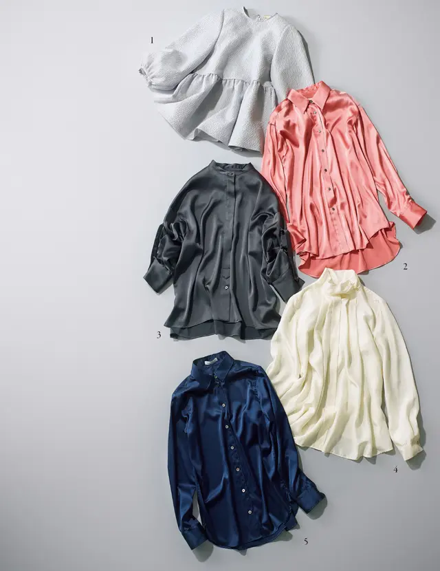 光沢素材のドレッシーなブラウス