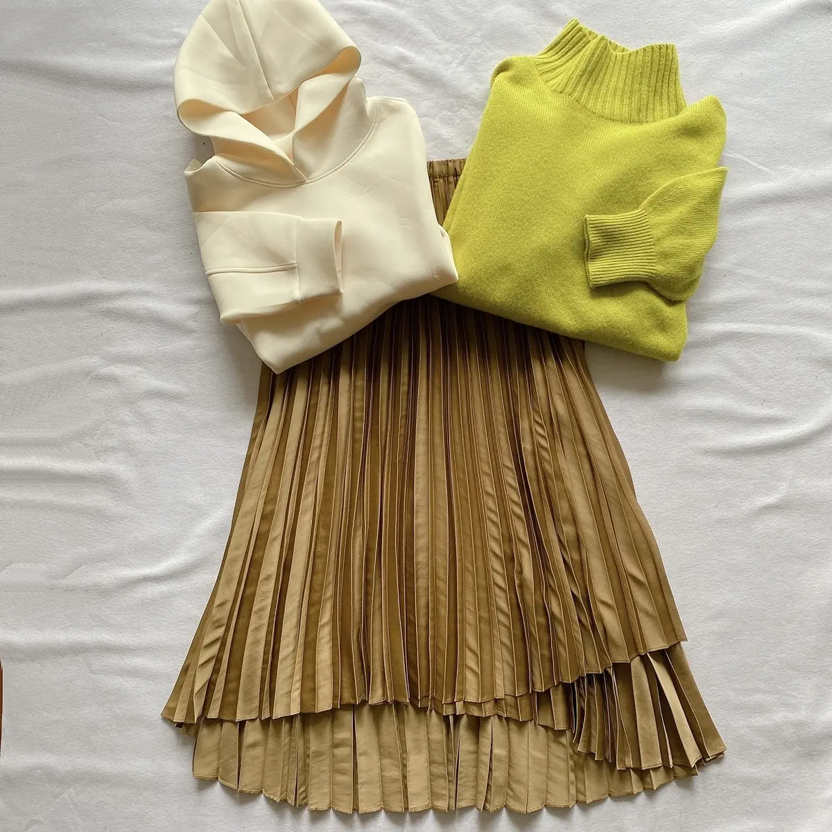 ツヤ感プリーツスカートで冬〜春の着回しの画像_1