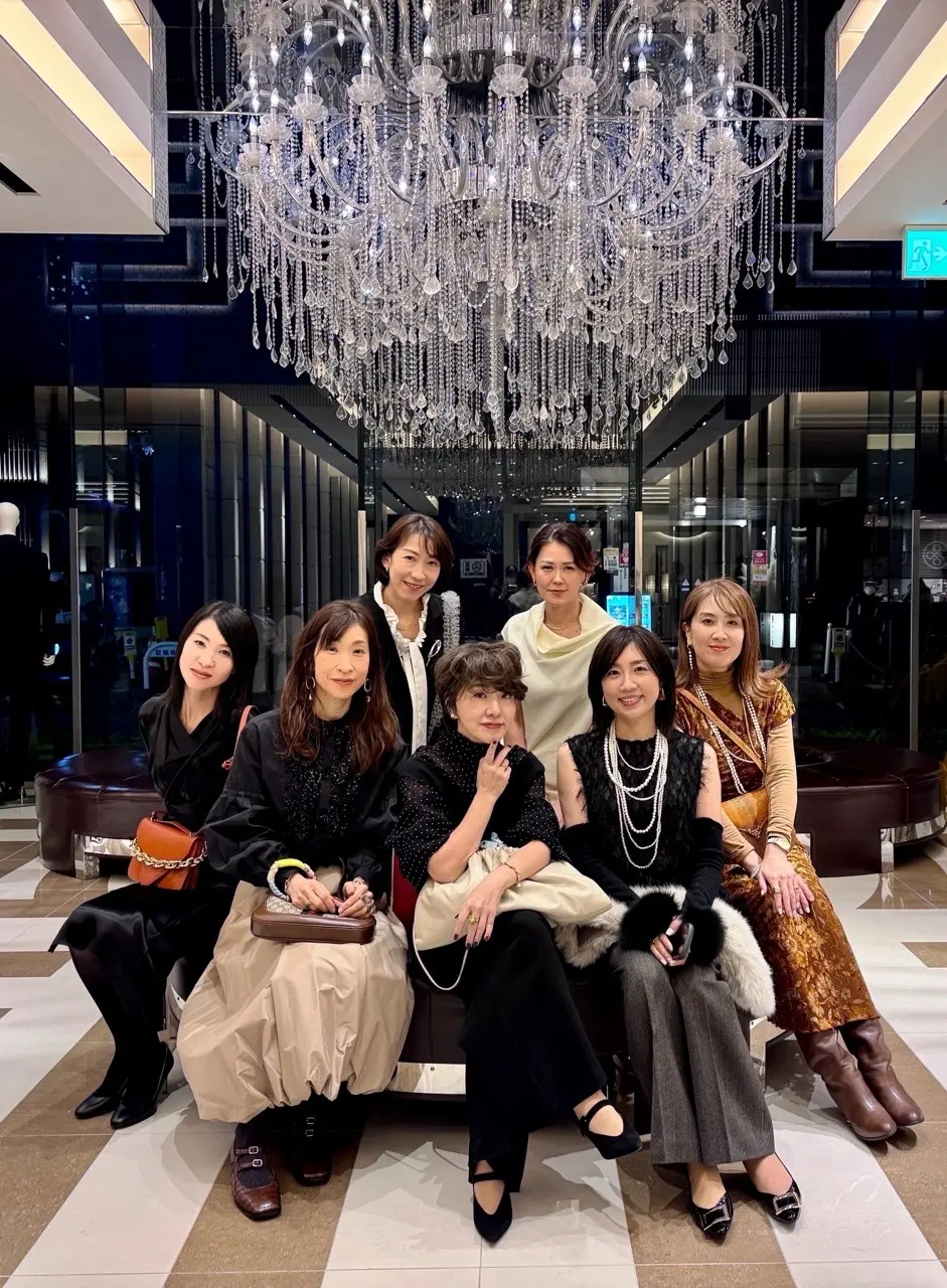 白コーデで「ソワレ・ドゥ・エクラ」への画像_5