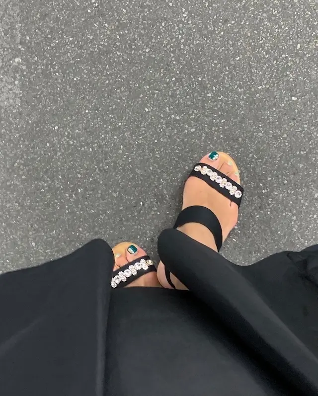 黒コーデ　黒ワンピース　divka DRESSUNREVE