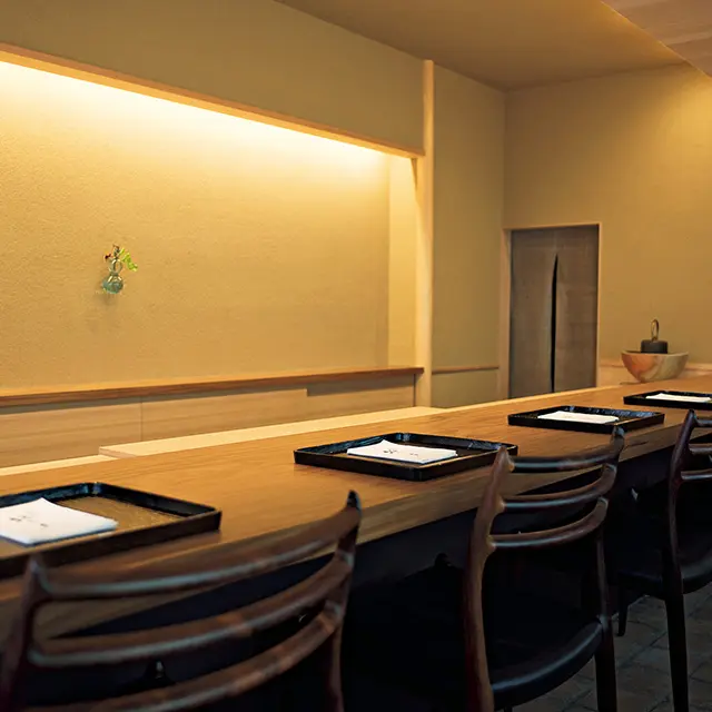 特注のお盆は佃 眞吾作