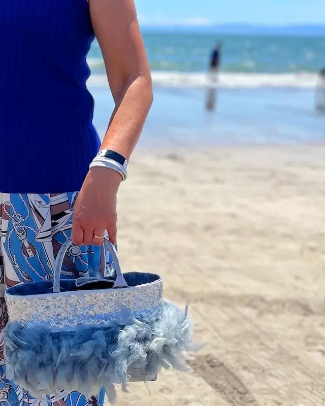 Jマダム　５０代ファッション　４０代ファッション　ブルーコーデ　jマダムのおしゃれ　海　海ファッション