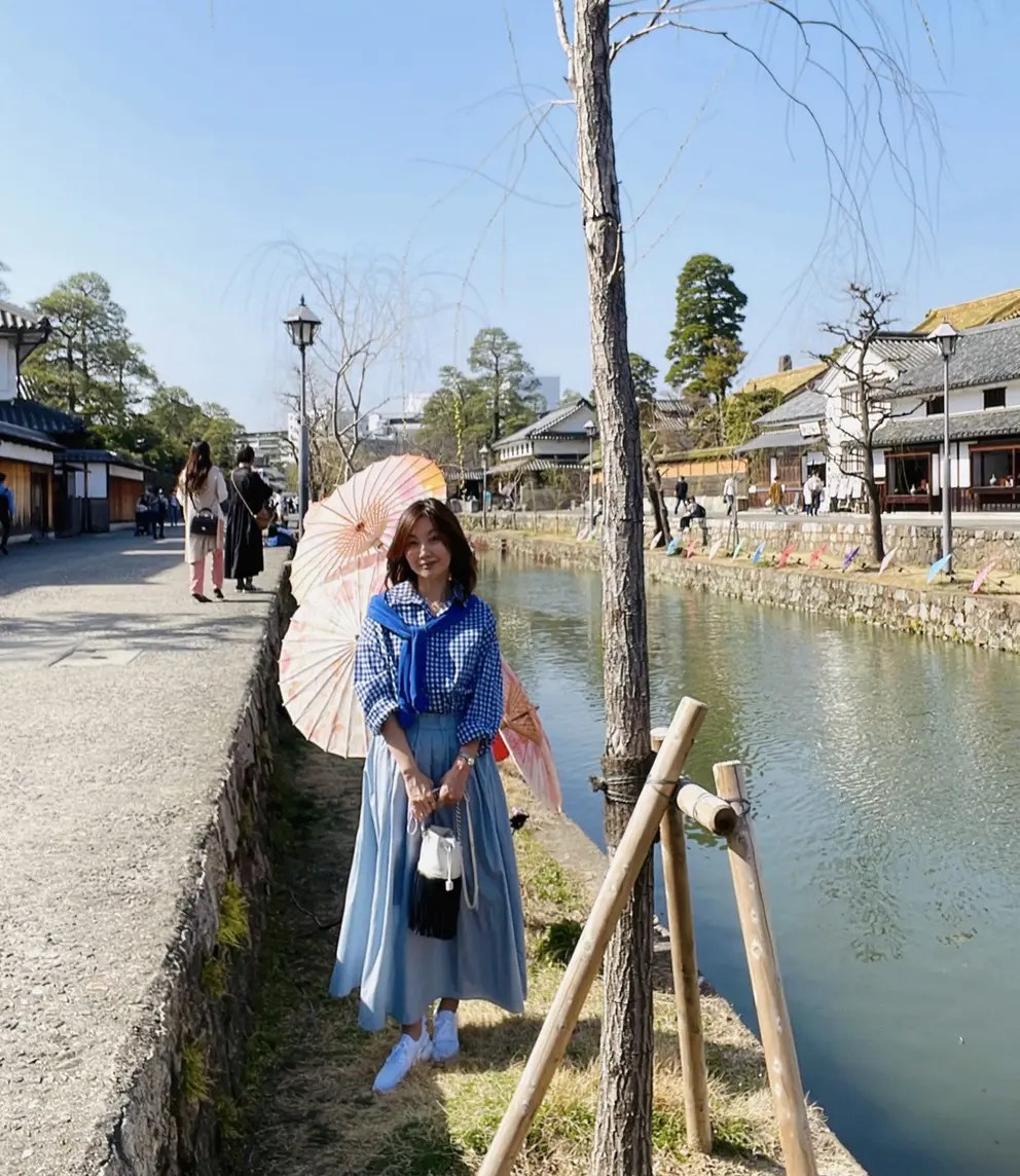 春あかりと鮮やかブルーグラデーションの画像_1