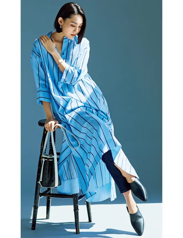 セリーヌのバブーシュとシャツワンピースコーデのLIZA