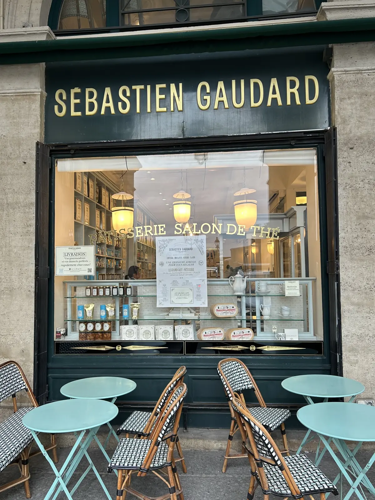 パリ　カフェ　SÉBASTIEN GAUDARD （セバスチャン・ゴダール）