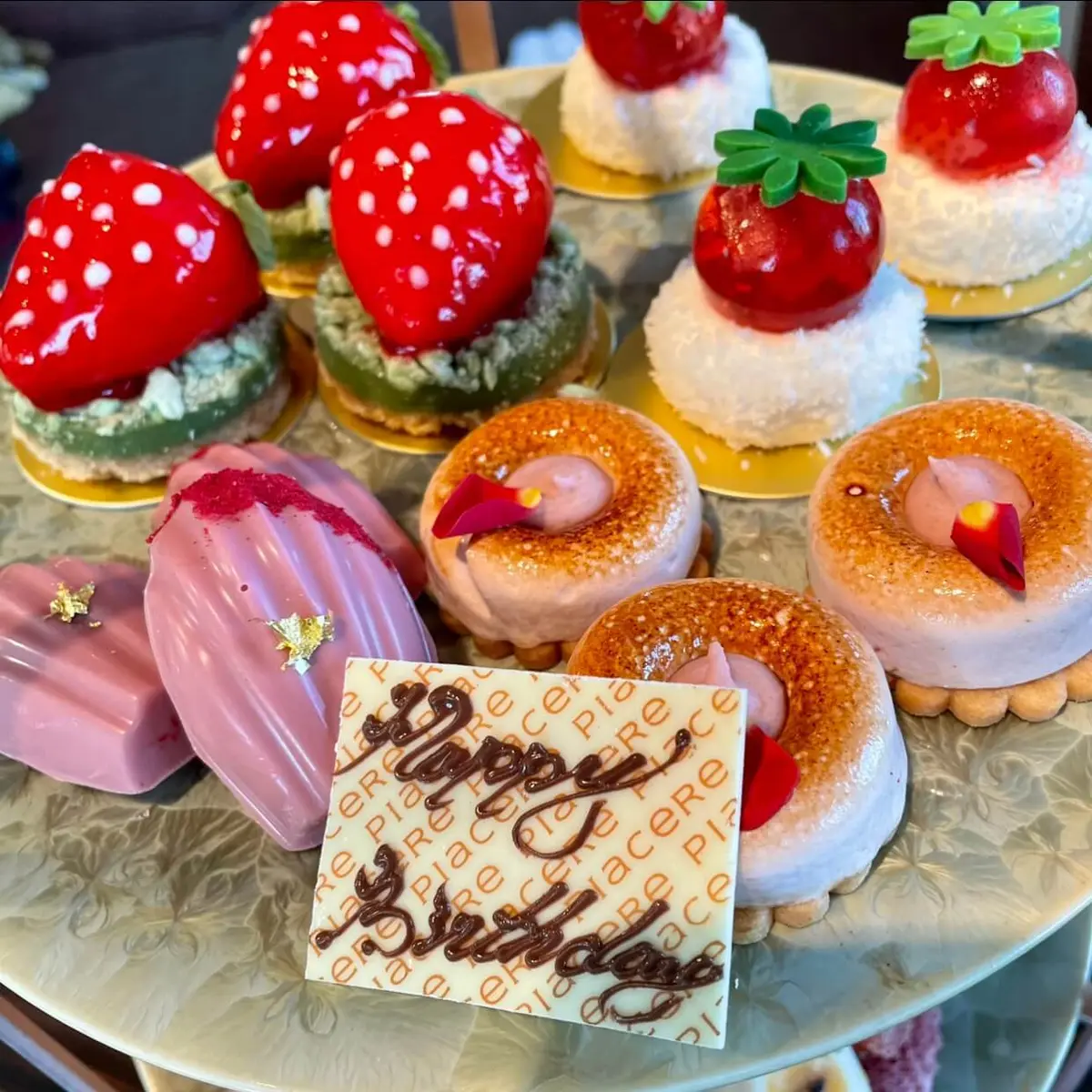 「シャングリラホテル」からサプライズのバースデープレート