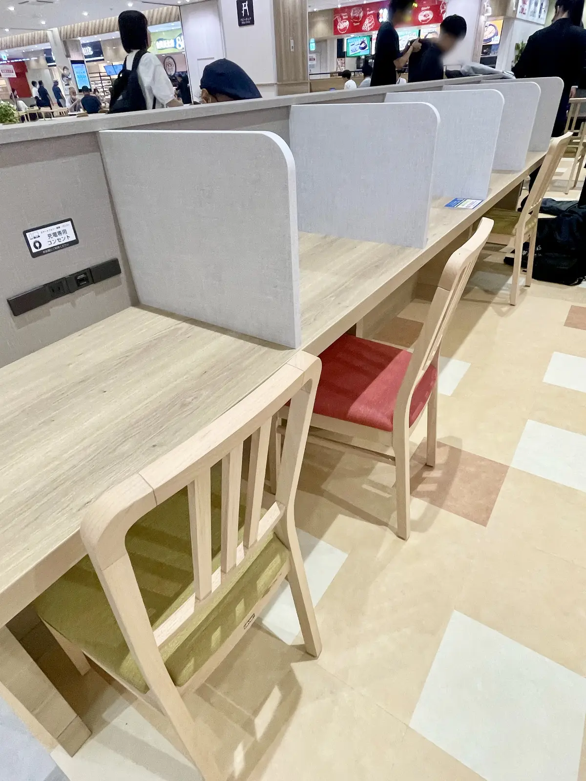 白、ワンピース、白ワンピース、かごバッグ、SHEIN、 Fang  Fa、三井ショッピングパーク、ららテラス北綾瀬、ショッピングモール、商業施設、フードコート、担々麺、海老ラーメン、海老味噌ラーメン、甘エビ味噌ラーメン、ピリ辛ラーメン、牛肉麺、台湾牛肉麺、グァバジュース、台湾牛肉麺、グルメ、台湾グルメ、小籠包、飲茶、台湾飲茶、B級グルメ、本格的、中華、中華街グルメ、北海道グルメ、東京初出店、札幌味噌 Fuji 屋、横浜中華街、 台湾美食店 886食堂、台湾牛肉麺 小籠包セット、グァバジュース、台湾グァバジュース、いちご飴、ぶどう飴、いちご&マスカットの飴、カウンター、カウンター席、充電席、仕事用カウンター、勉強用、家族で使える