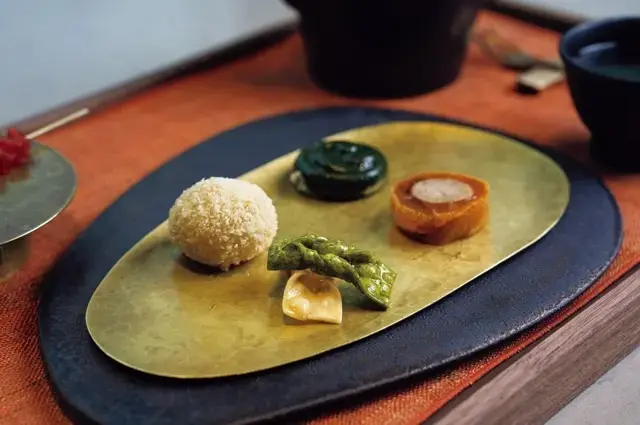 「代表茶菓子セット」W35,000。