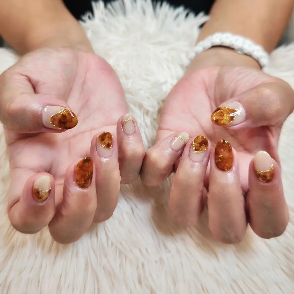 今年の秋ネイル、最初はべっ甲ネイルで。の画像_1